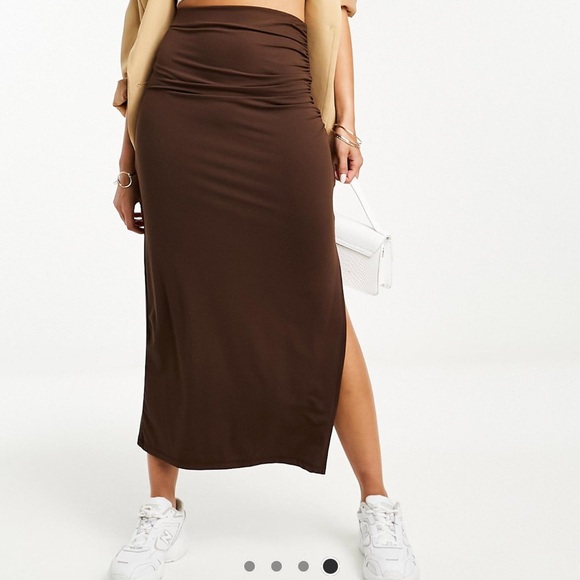 Stradivarius maxi skirt with side split - Picture 1 of 4